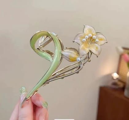 Elegant Butterfly Metal Hair Claw Clip for Women | Premium Alloy Hair Clamp | Strong Hold Fashion Hair Accessory for Daily Wear, Party & Office