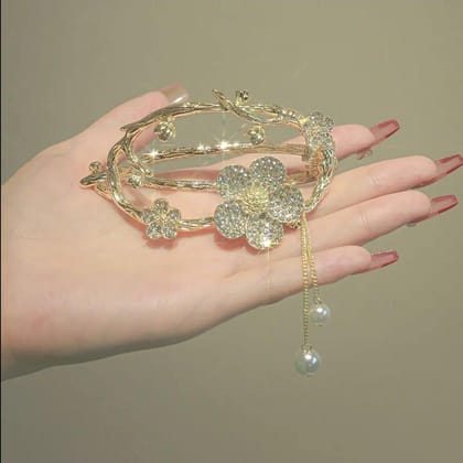 Blubby Floral Pearl Hair Claw Clip