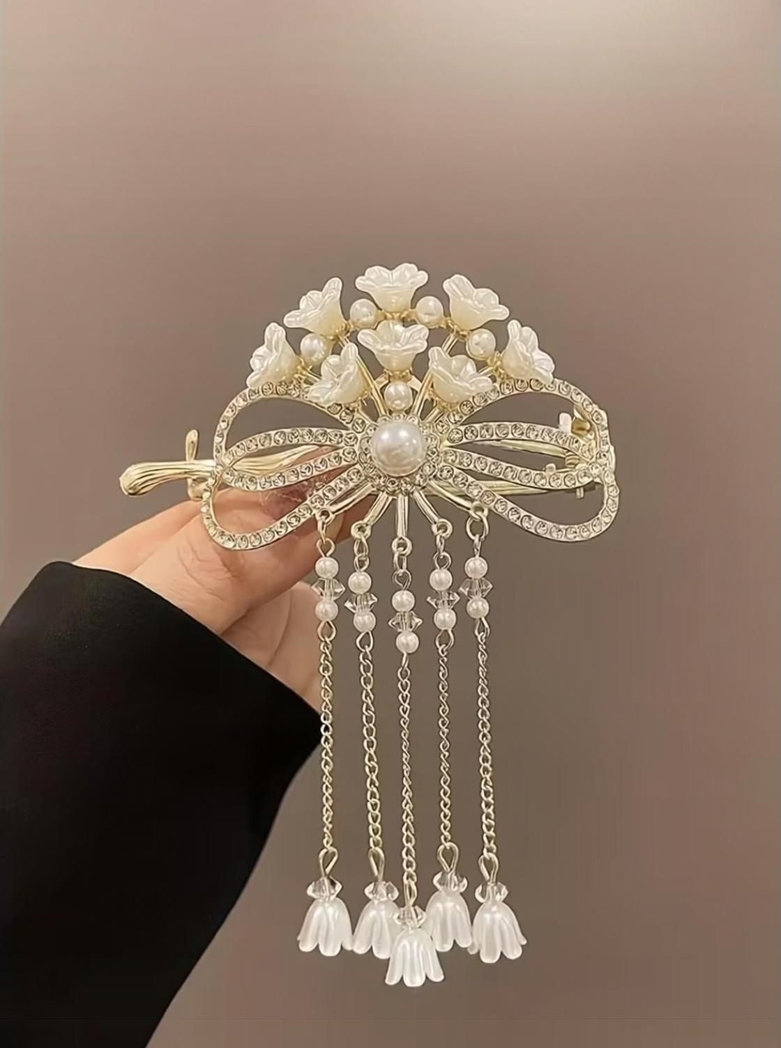 Elegant Pearl Flower Hair Claw Clip