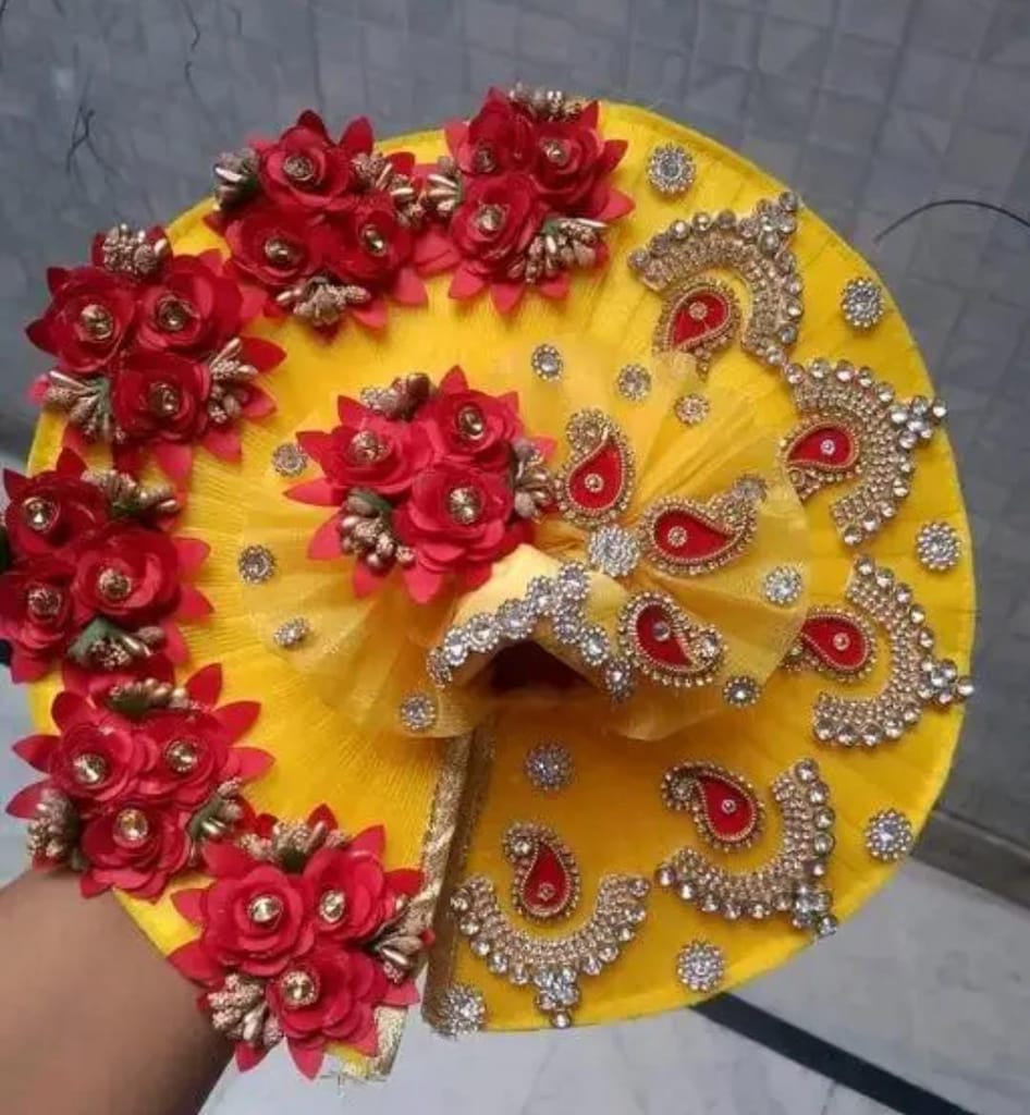DHRUVINSRI laddu Gopal Heavy Dress Gawn with Decorative red Lily Flowers & Head Band pagdi, krishnaji, kanhaji, thakurji Adjustable Gawn for ladoo Gopal Ji Idol Size 3-5 years,Color red