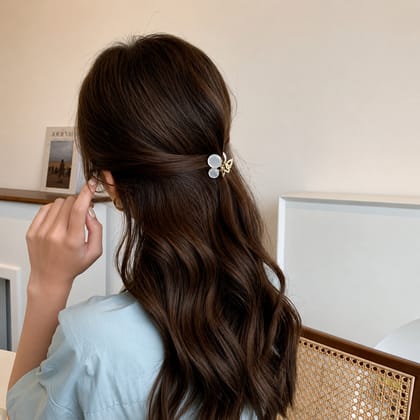 Elegant Pearl Butterfly Mini Hair Claw Clip