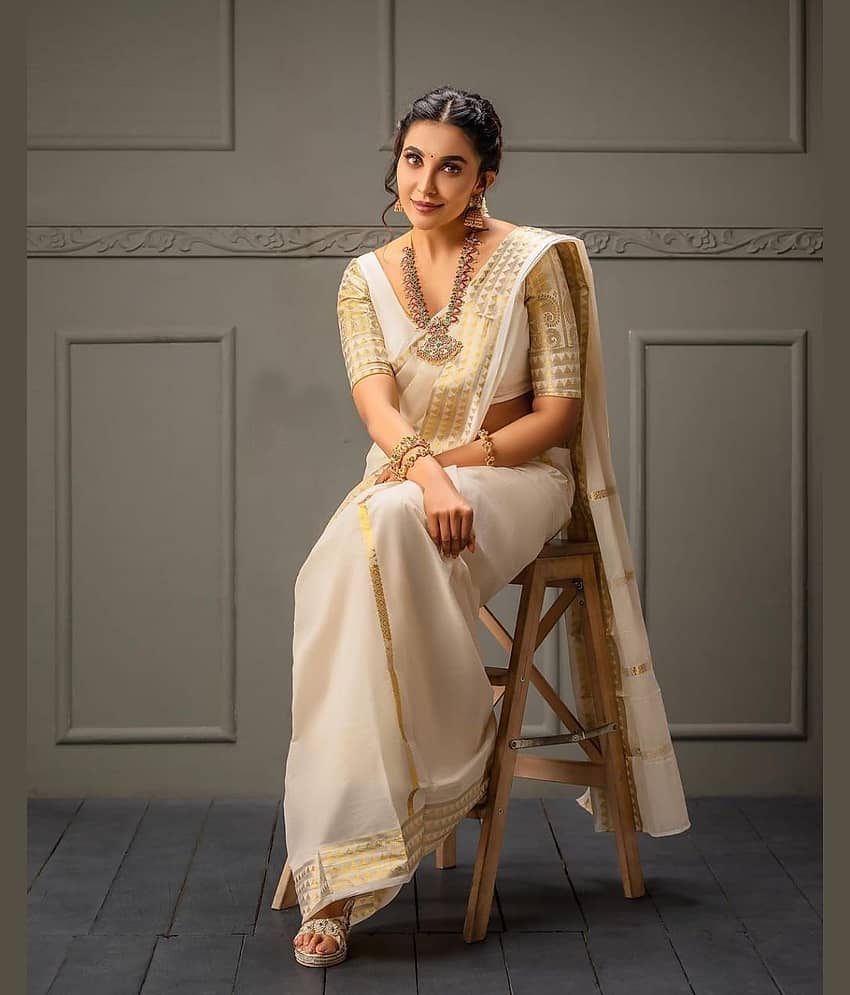 fab woven Art Silk Woven Design Banarasi saree With Unstitched Blouse Piece ( White )