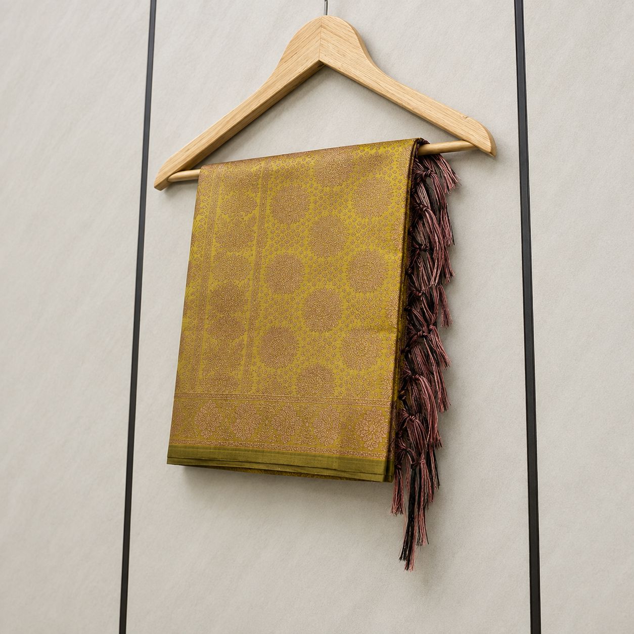 Banarasi Brocade Circular Motifs Stole ( Size: 254cm X 90cm (Approx) 