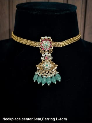 Broad chain paachi kundan flower design tukdi in center set with aqua drops