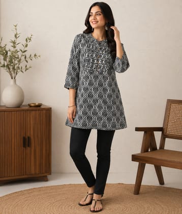 Glamvila Charcoal Charm Kurti