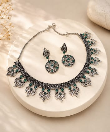 Glamvila Green Stone Designer Jewellery Set