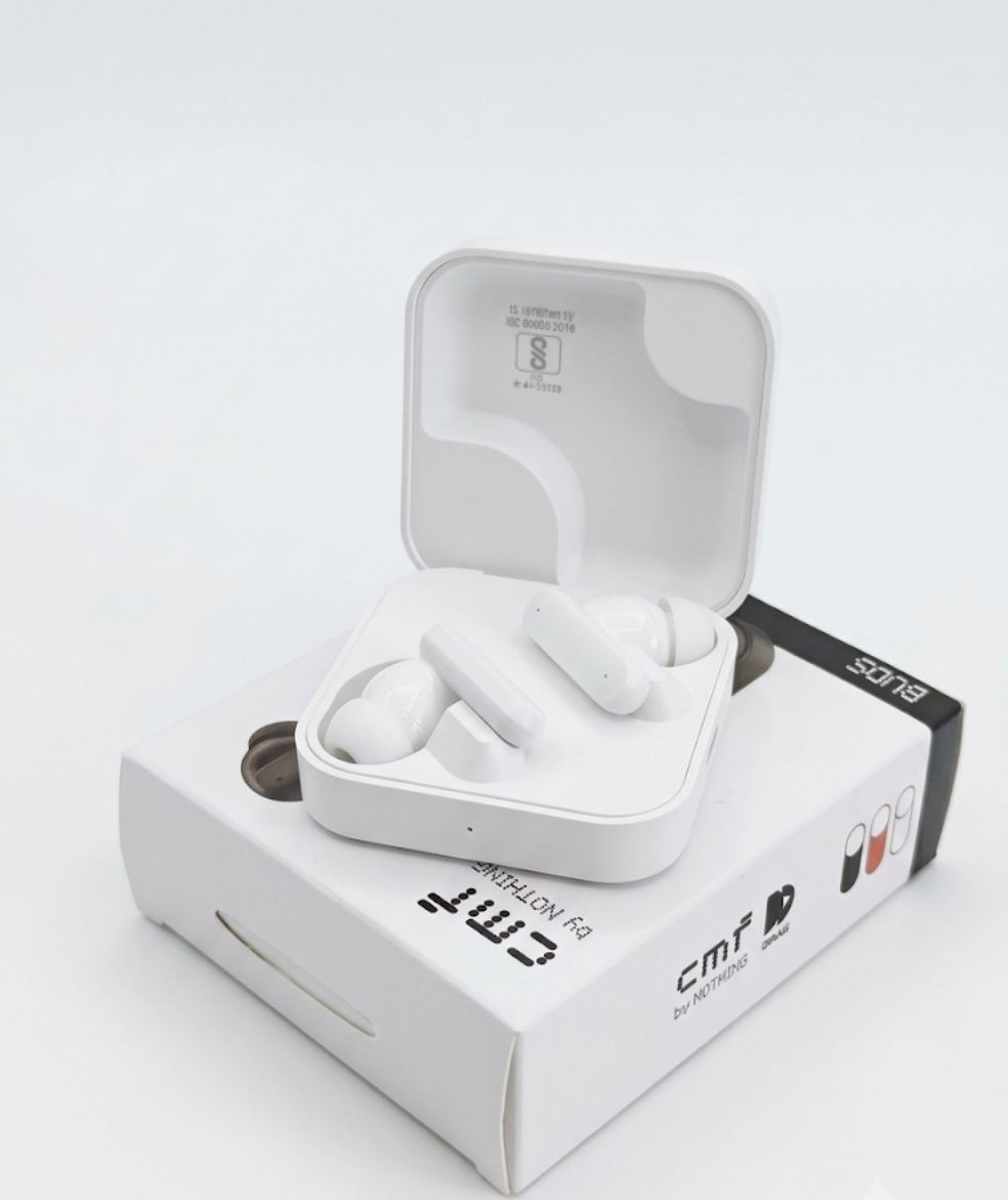 Premium quality buds bluetooth connect with unique disine (white)