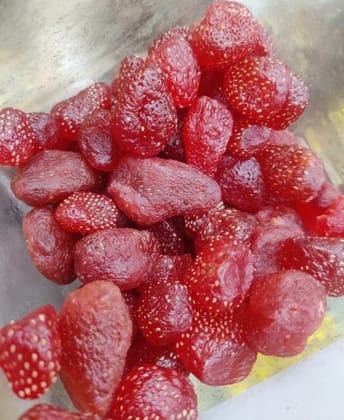 NUTZ PLUZ DELIGHTZ DRIED STRAWBERRY 1000g