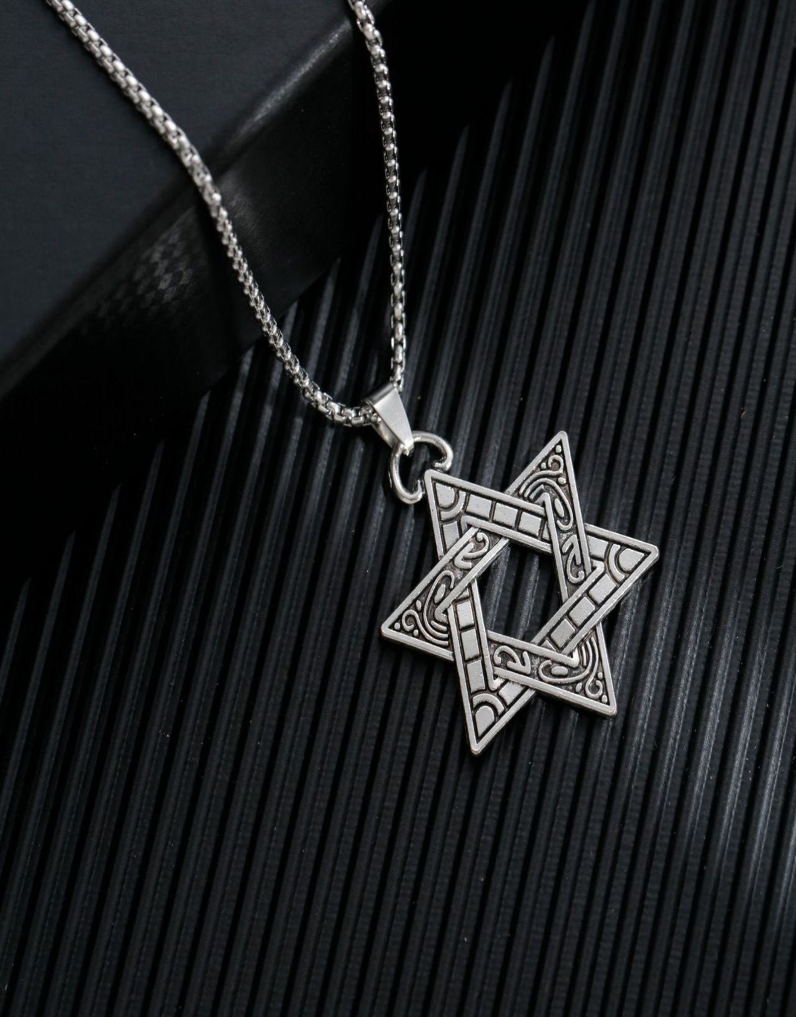 Mighty Star Pendant-With Box Chain / Silver