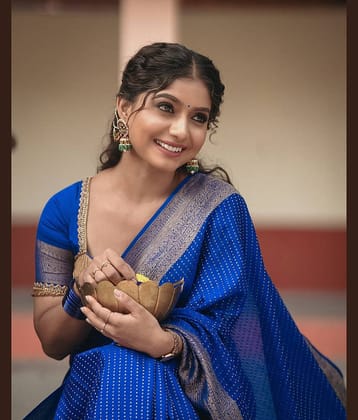 Vastukala Silk Woven Design Banarasi saree With Unstitched Blouse Piece ( Blue )