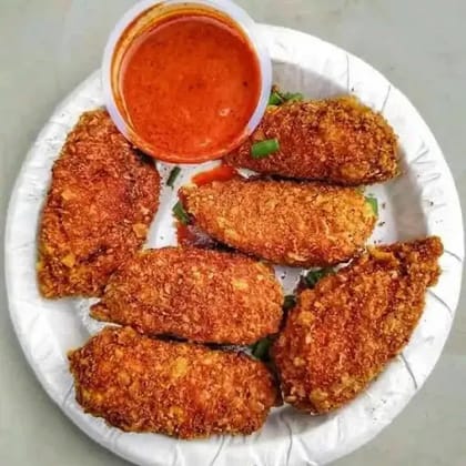 Chicken Kurkure Aata Momos [8 Pieces]