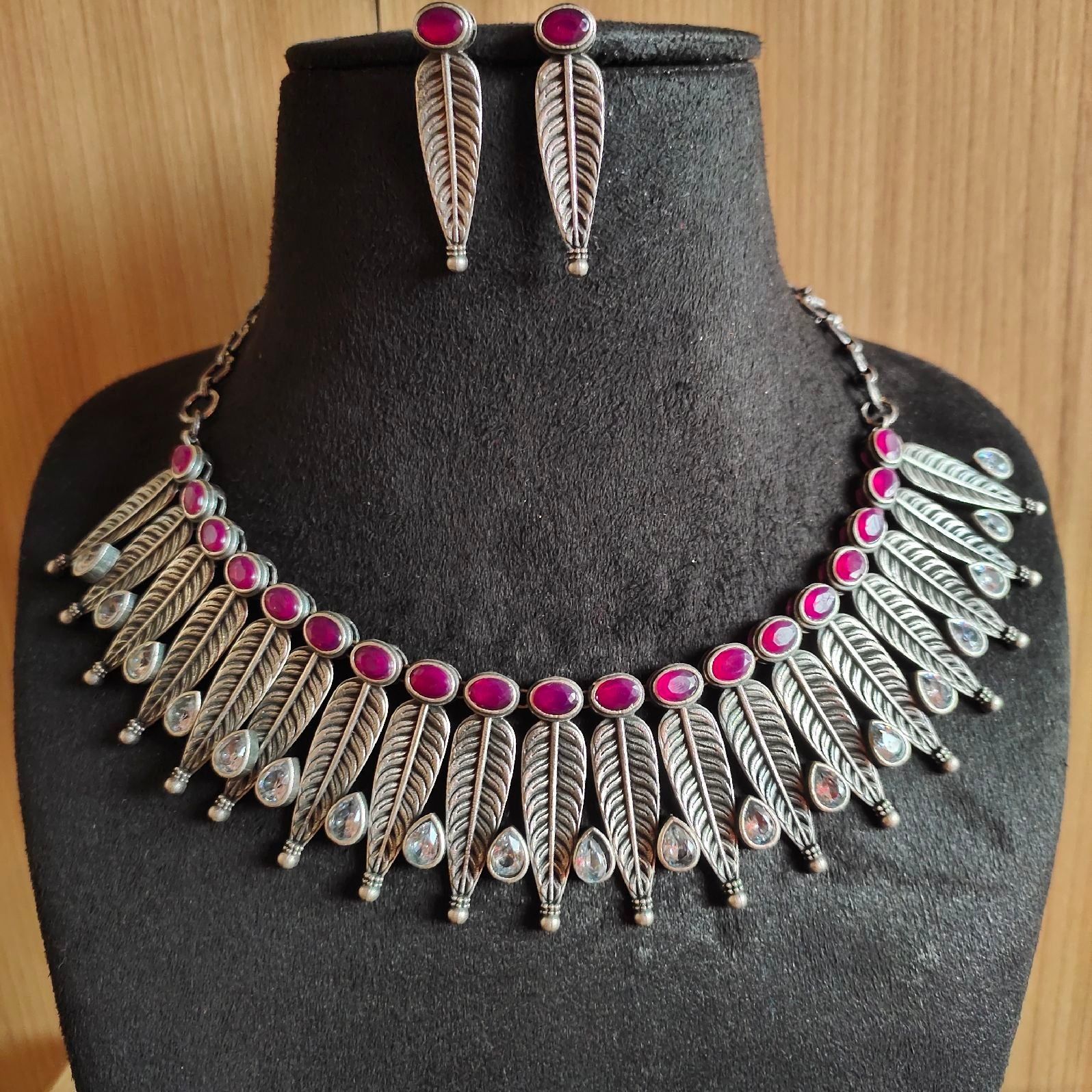 Antique Silver-Toned Elegant Necklace Set | Sarichka Fashion-Red+White