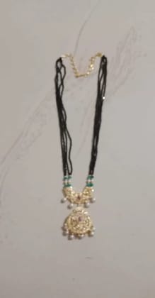 Elegant Crystal Drop Earrings and Necklace Set Elegant Crystal Drop Earrings and Necklace Set