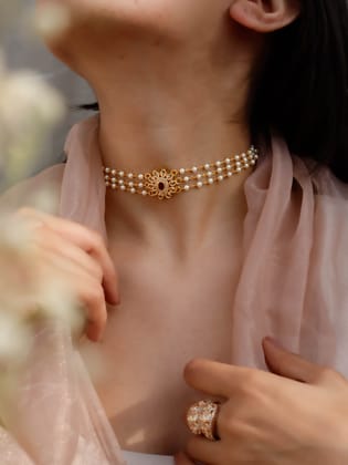Minnah Kundan Choker Necklace-Red