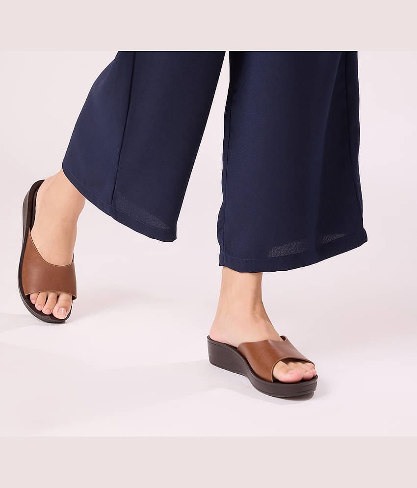 Aerowalk Black Women's Flip Flop