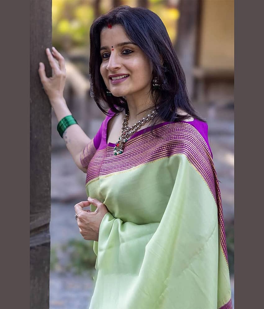 fab woven Art Silk Woven Design Kanjeevaram Sarees With Unstitched Blouse Piece ( Light Green )