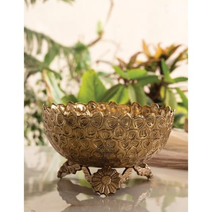 Indian Art Villa Brass Decorative Floral Embossed Fruit Bowl – 7.9 Inch, 1550 ML Golden Finish Brass Bowl with Pedestal, Handmade Serving & Display Bowl for Dry Fruits, Snacks, Fruits, Table D�