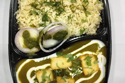 Palak Paneer With Jeera Rice And Salad