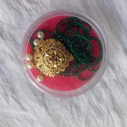 Elegant Golden Pearl Necklace and Earring Set PUSALA LACKET