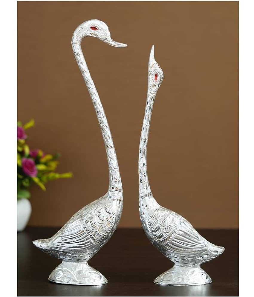 eCraftIndia Set of 2 Silver-Toned & Red Kissing Swan Couple Handcrafted Showpieces