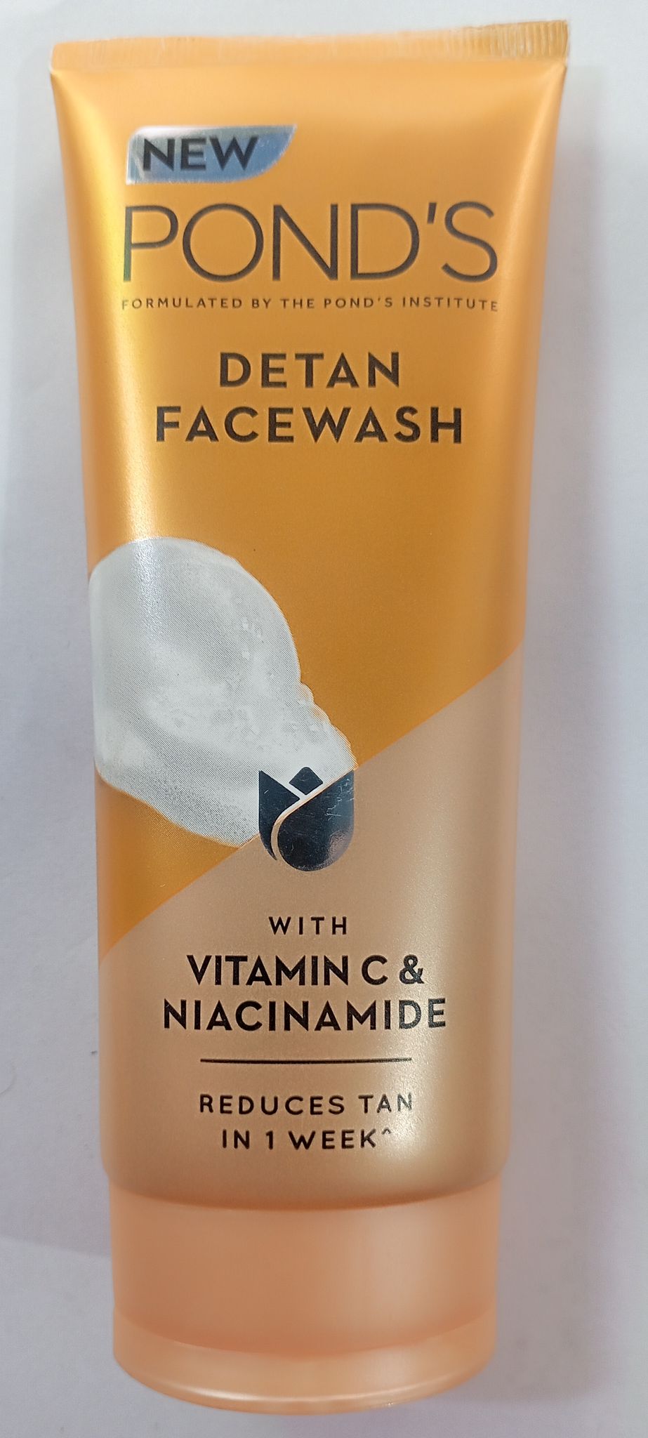 Ponds detan face wash vitamin c and niacinamide 100 g