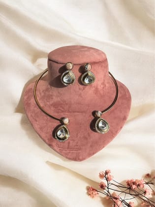 Anjum Hasli Set-Gold / Gold plated brass with Polki stones / Free Size