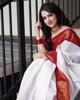 White & Red Banarasi Lichi Soft Silk Jacquard Woven saree