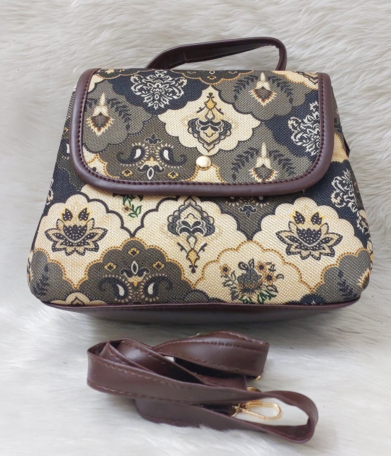 Small Floral Print Crossbody Bag with Adjustable Strap