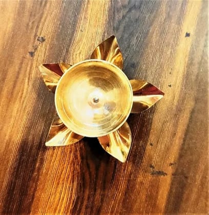 Brass Diya Lotus Shaped Diya for Festive Puja Home Puja Brass Diya Lotus Shaped Diya for Festive Puja Home Puja
