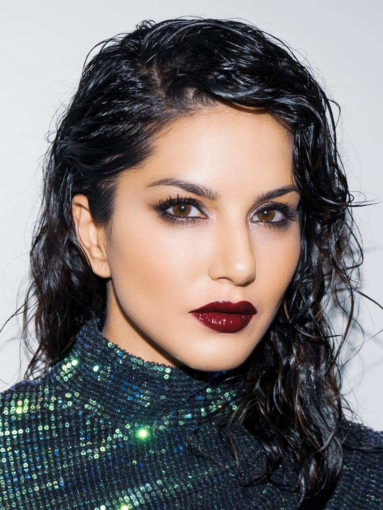 STARSTRUCK BY SUNNY LEONE Liquid Lip Gloss | Highly Pigmented, Clear Shine & Non-Sticky Formula