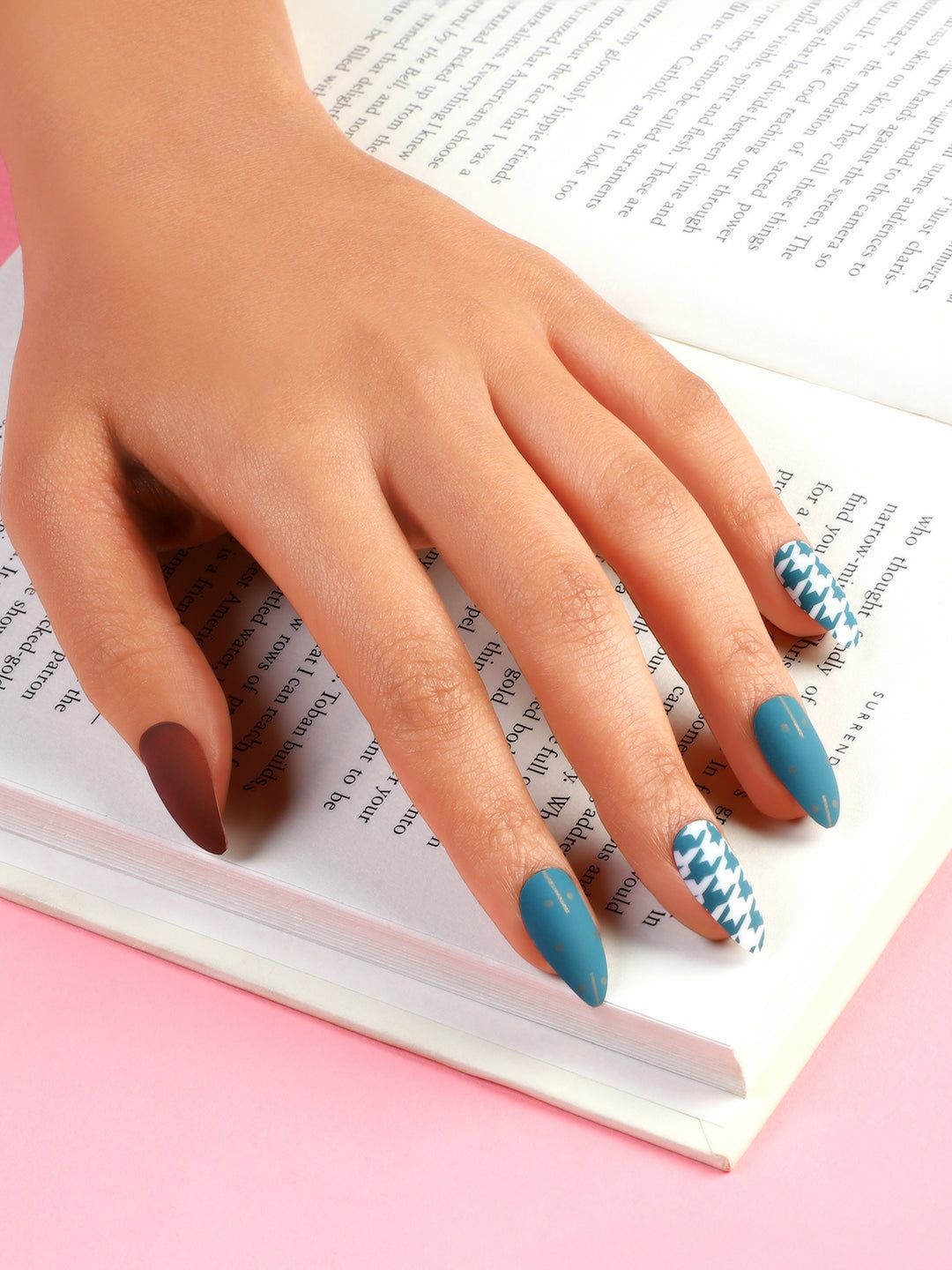 The Houndstooth Block Press-On Nails - Hunter Green:Chocolate Brown-Nails