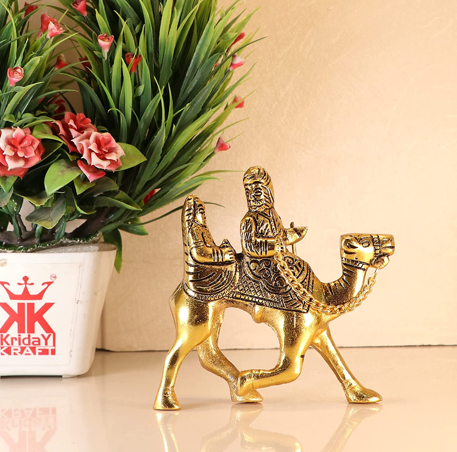 DreamKraft Rajasthani Couple Cultural Statue Sitting on Camel