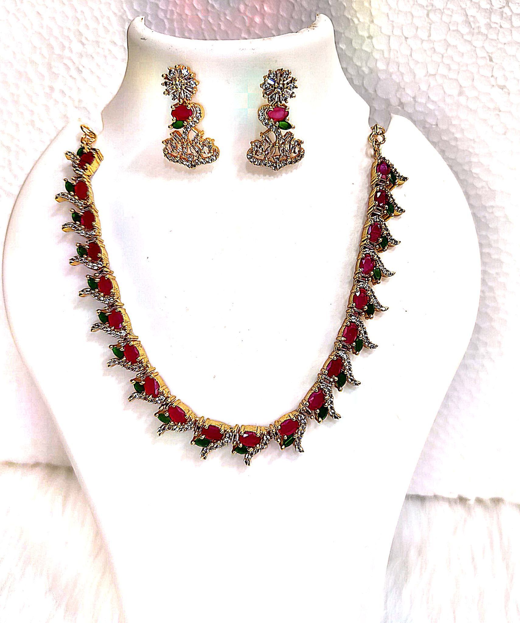 "Stunning Cubic Zirconia Bridal Necklace Set in Gold Plated Alloy"