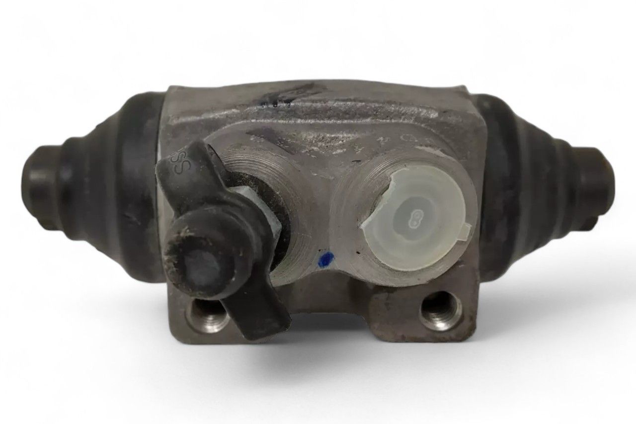 Bosch Wheel Brake Cylinder - RH AV462616