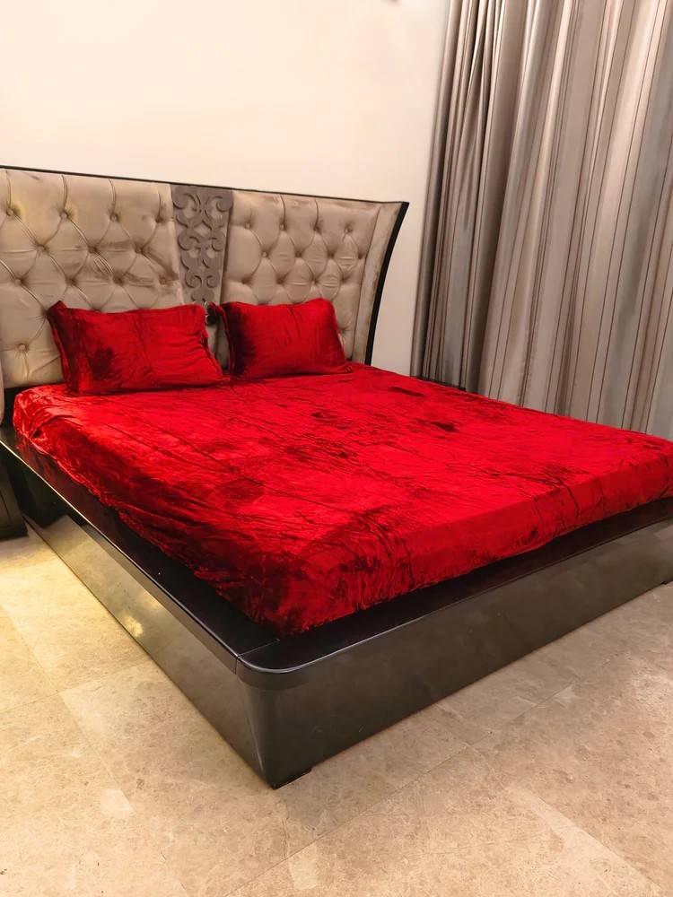 Velvet Warm Winter Solid Flannel Elastic Fitted Bedsheet by Shoogloo