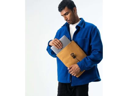 DailyObjects Savanna Sleeve Large - Amber