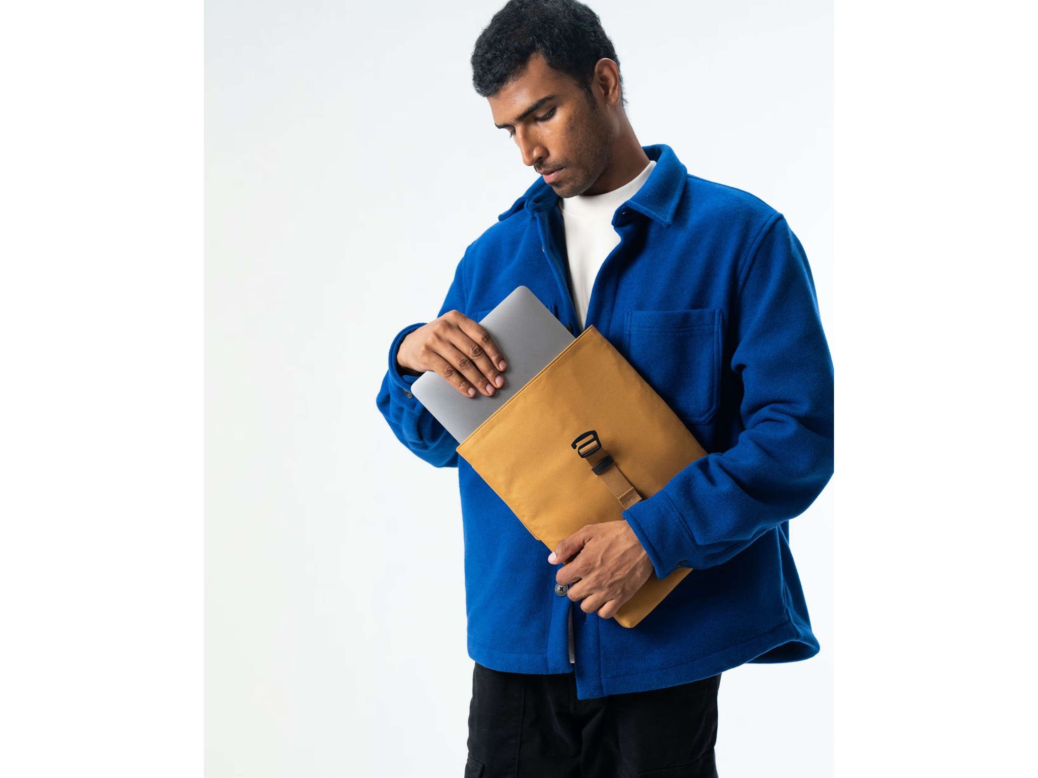 DailyObjects Savanna Sleeve Large - Amber