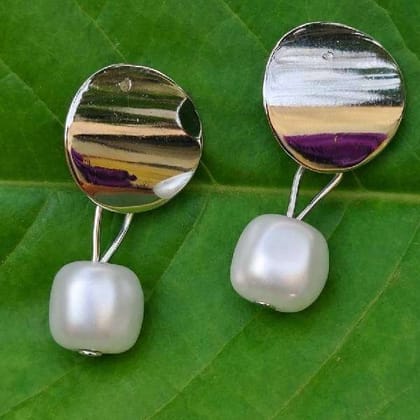 pearl earing
