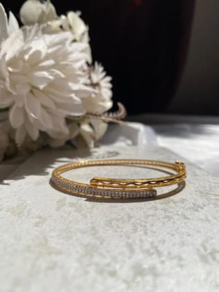 Elegant Line Bracelet