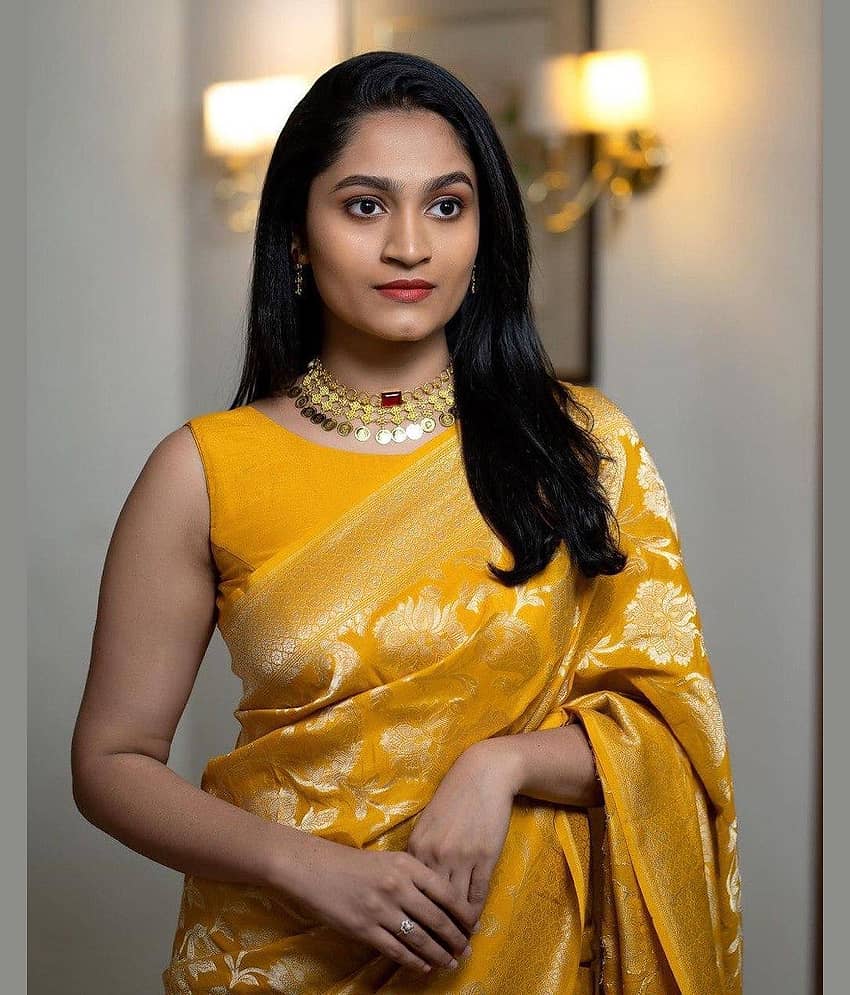 fab woven Banarasi Silk Woven Saree With Unstitched Blouse Piece ( Yellow )