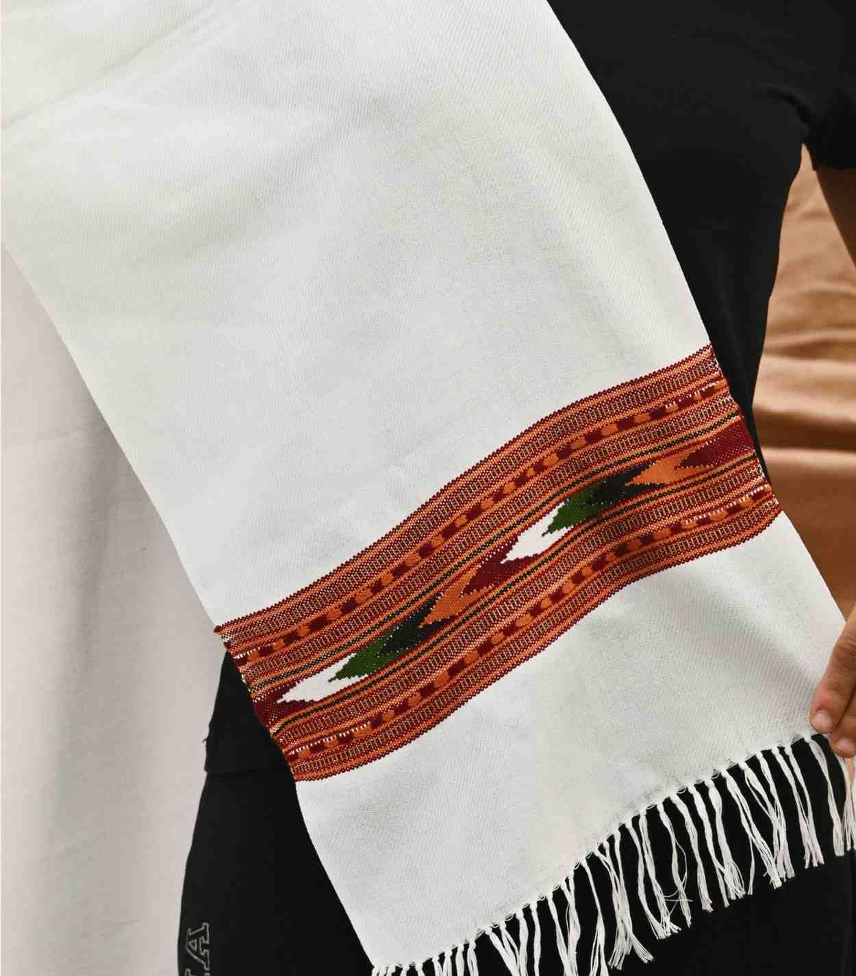 Himachali Handwoven Kullu Pure Wool Muffler – White, Timeless Elegance