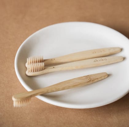 AKIIKO BASICS - Bamboo toothbrush (pack of 6)-Pack of 6