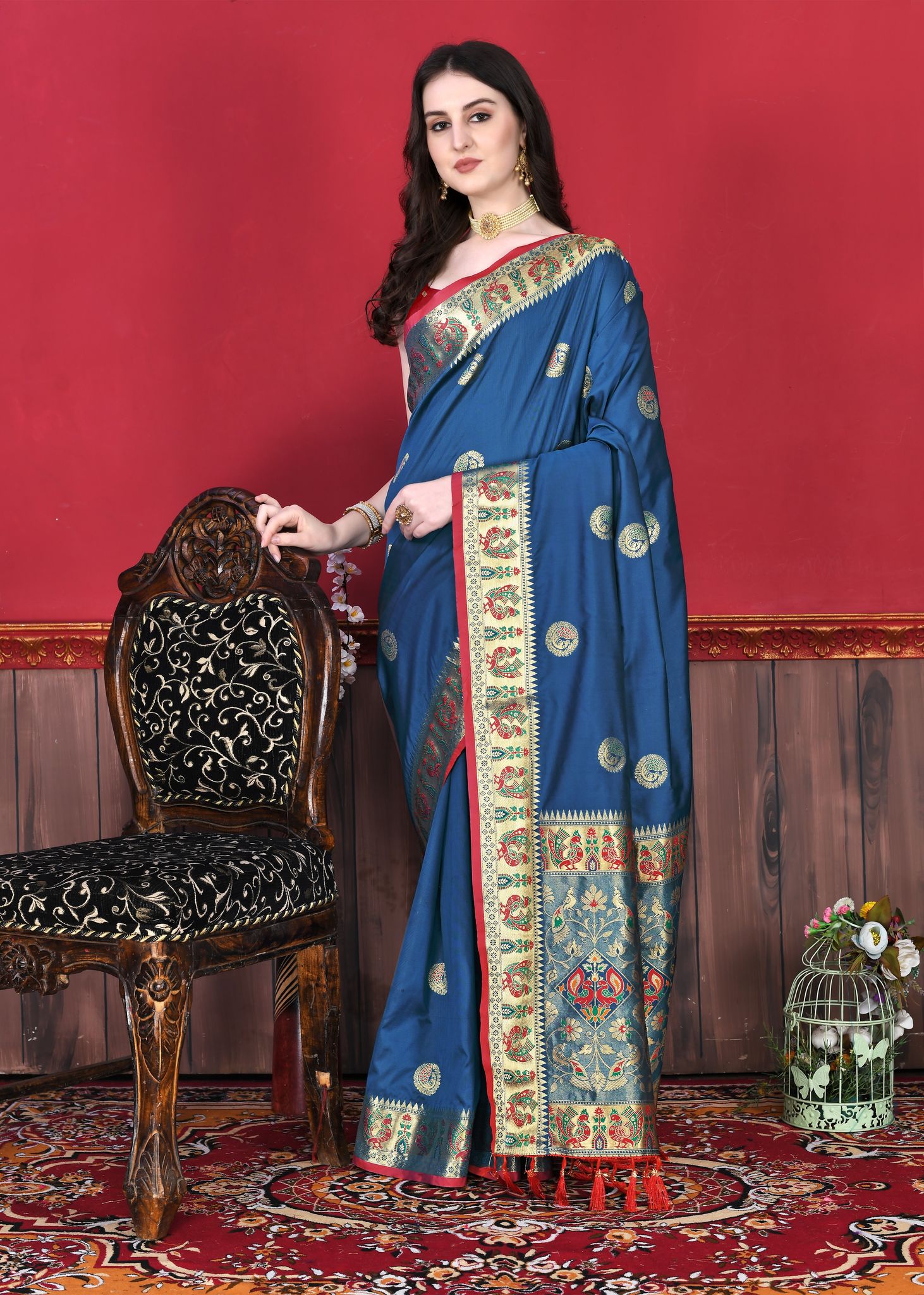 Yavira silk Women's Blue Handwoven Silk Blend Saree