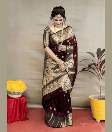 Laadli Cotton Blend Self Design Banarasi saree With Unstitched Blouse Piece ( Maroon )