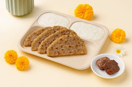 Sabudana Paratha Curd Meal With Kuttu Paneer Pakoda (2Pcs)