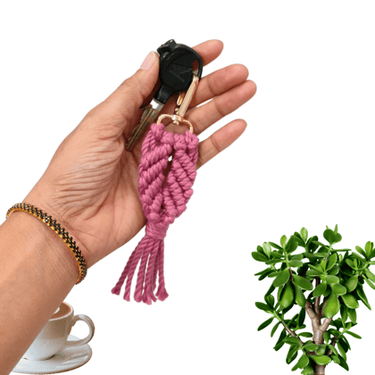 Tailored Knots Shell Keychain SKC05