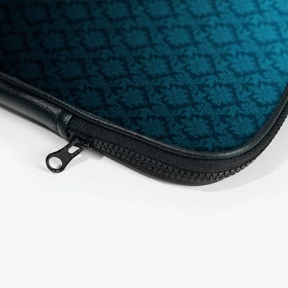 "Gradient Blue Art" Laptop Sleeves:Bold Modern Design for Every Size-16" / Black