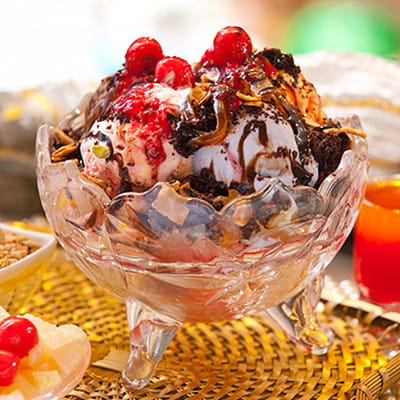 Gianis Ice Cream, Shakes & Sundaes
