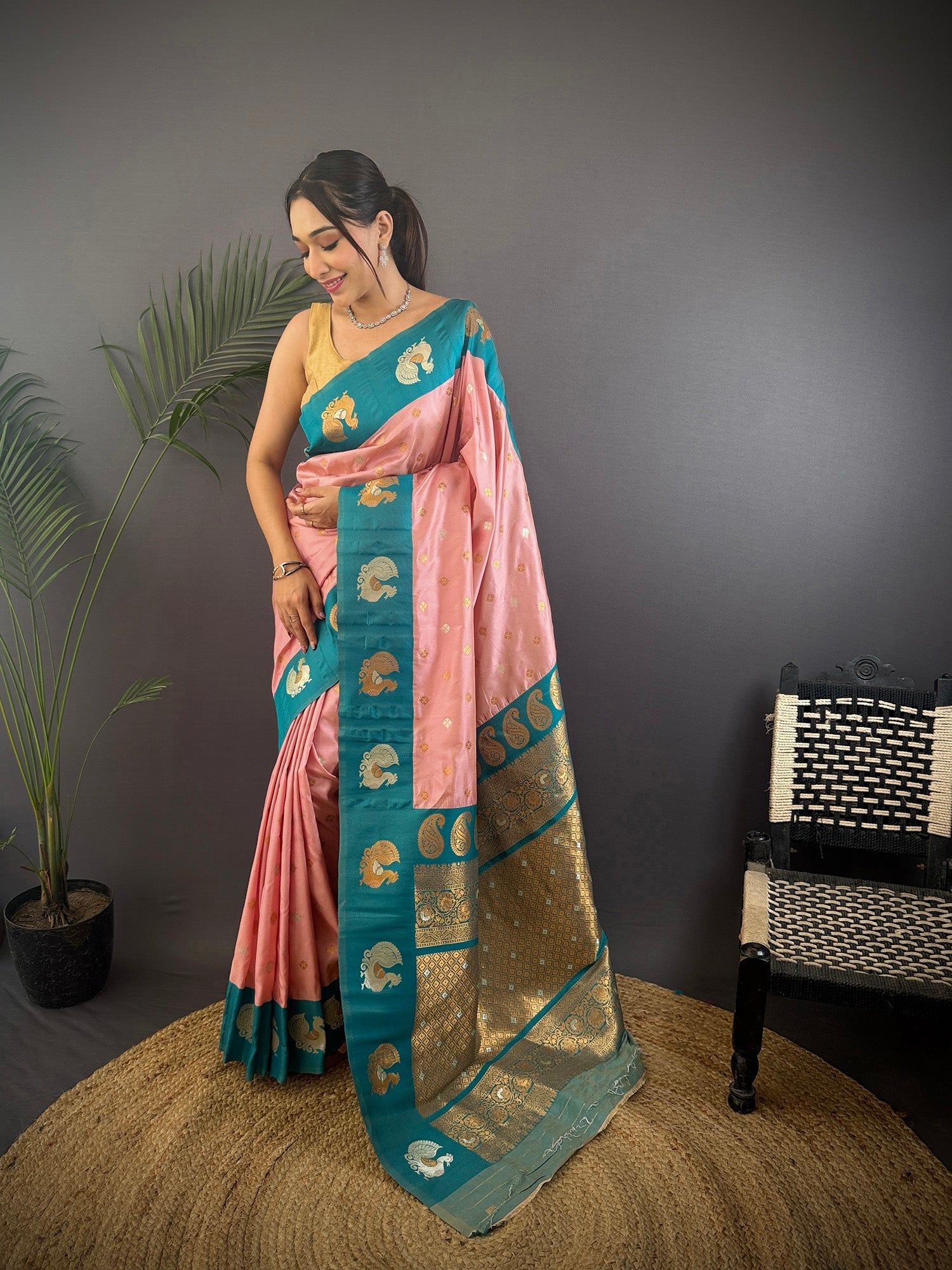 Light Pink Soft Silk Butti Zari Weaving Contrast Weaving Border Banarasi Saree