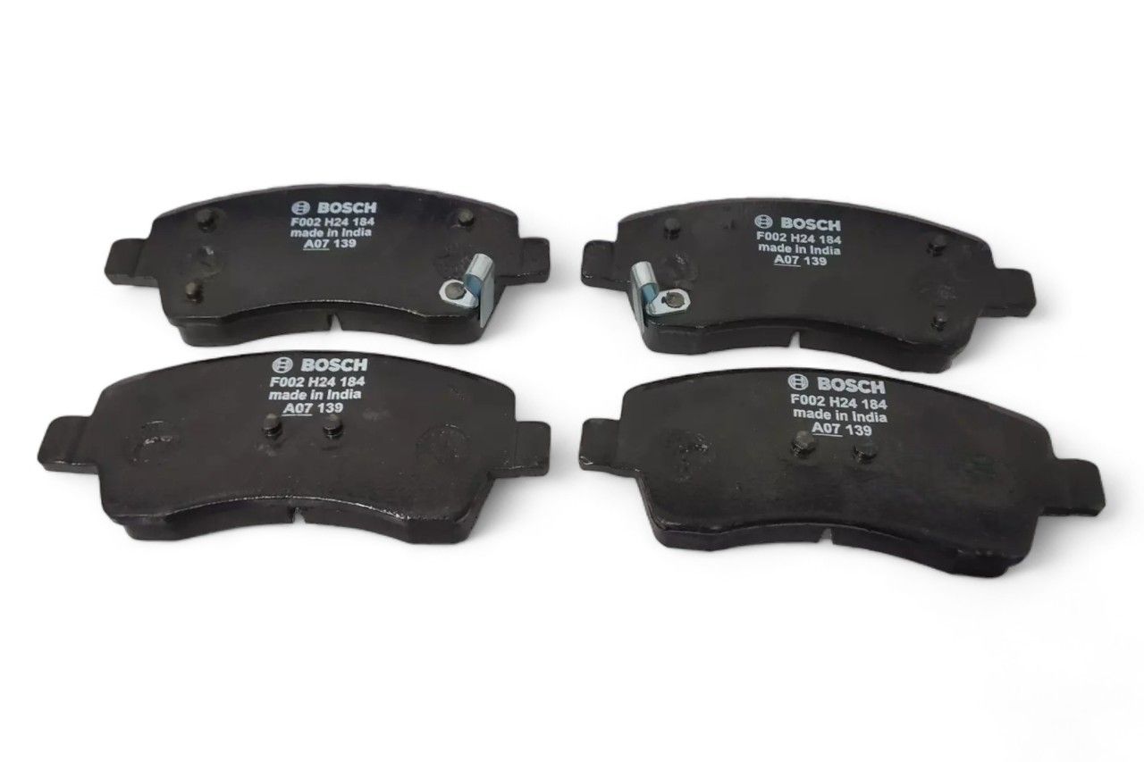 Bosch Front Brake Pad Set AV684447